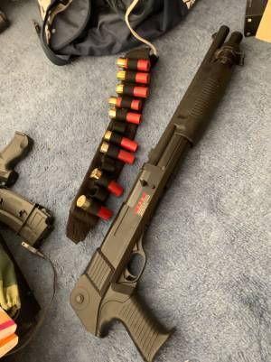 「かっこよすぎ」「特殊部隊かな」妻がポスカを使用する姿がまるで…？