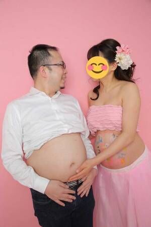 「爆笑した」「どっちが妊娠してる？」　夫婦で撮影した、１枚の写真がコチラ！