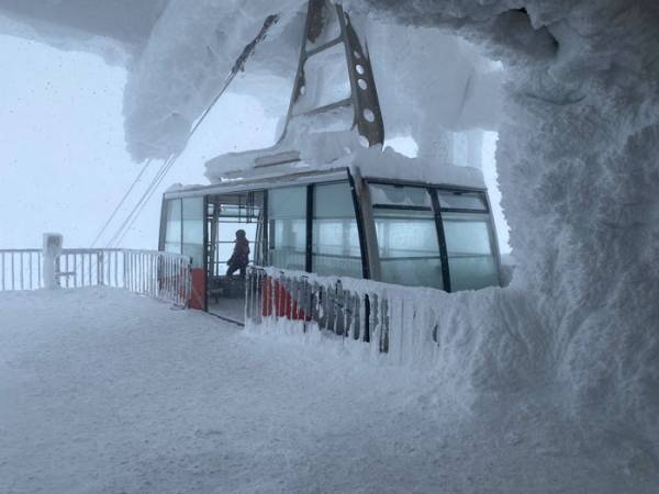 日本有数の豪雪地帯で撮影された１枚　あまりの迫力に「ひぇっ…」