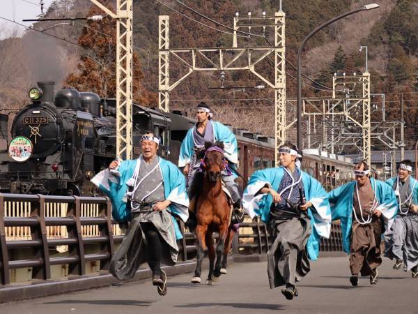 本当に令和に撮影された写真！？　時代を超えた光景に「胸が熱くなった」「かっこよすぎ」