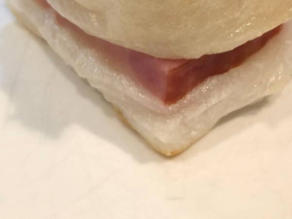 ベーコンとお餅で焼いてみると…　「こんなきれいに膨らむことある？」