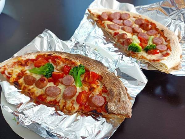 １枚３００円以下？！コスパ最強のガストの冷凍ピザで焼きたてを