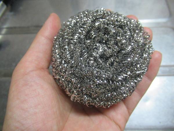 コンロの焦げは１００均で売ってるアレで簡単に落とせる