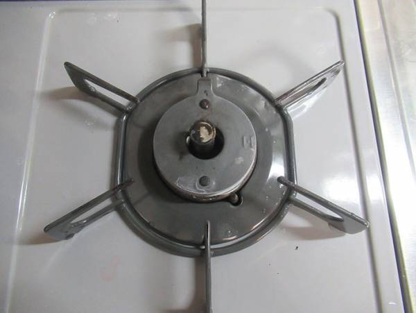 コンロの焦げは１００均で売ってるアレで簡単に落とせる