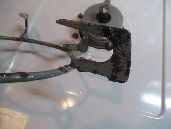 コンロの焦げは１００均で売ってるアレで簡単に落とせる