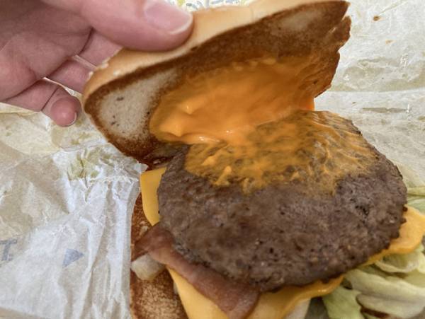 アメコミパッケージでニューヨーク気分満載！マクドナルドの新作バーガーが激アツ