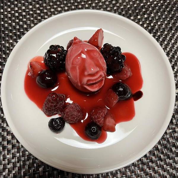 「おいしいスイーツできた～！」　完成した一品に「うわあぁあ」「ヒエッ…」と悲鳴続出