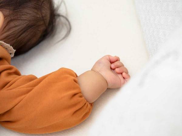 生後８か月、一度も寝返りせず…？　医師からの診断結果に「笑った」