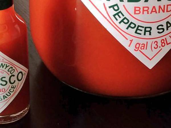 一般的な量の約６０倍のタバスコに「使い切れる気がしない」「笑った」