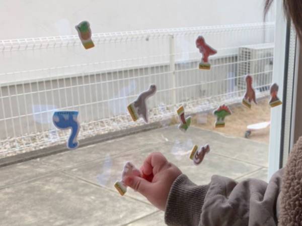 これで１００円？ダイソーの何度でも使えるフレークシールが最高すぎる