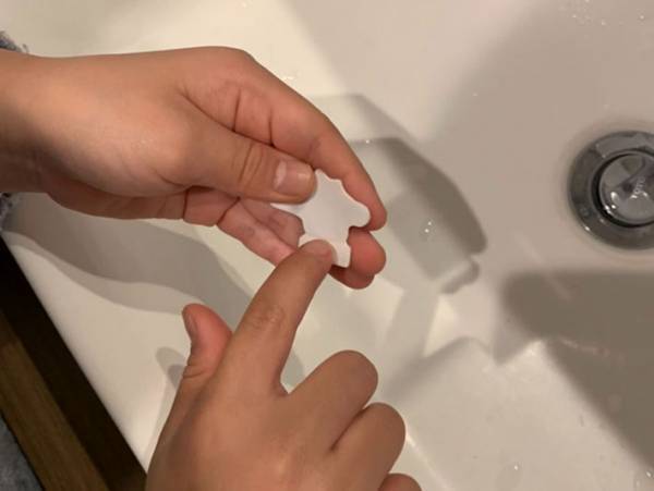 これで１００円？ダイソーの何度でも使えるフレークシールが最高すぎる