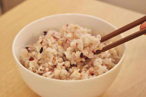 硬い炊き上がりになりがちな雑穀米　ひと工夫するだけで？