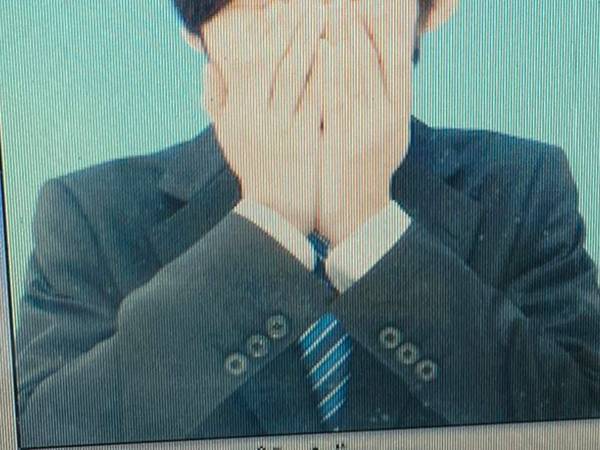 久しぶりに証明写真を撮った結果…？　「笑いが止まらん」「めっちゃ好き」