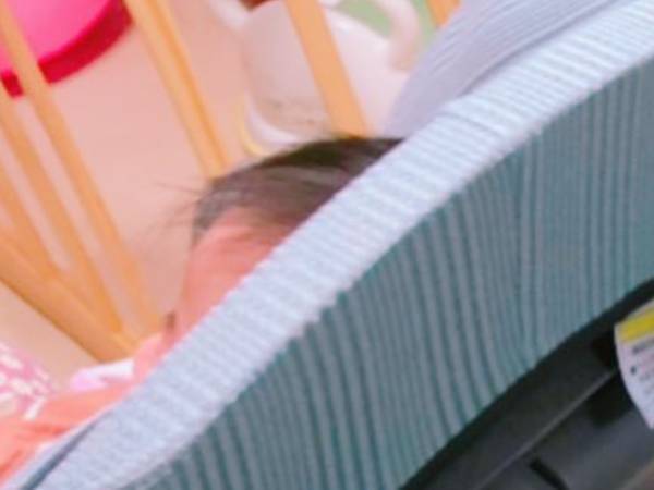 ２歳娘が『お姉ちゃん』として行動　「感動して涙出た」「賢すぎる」の声