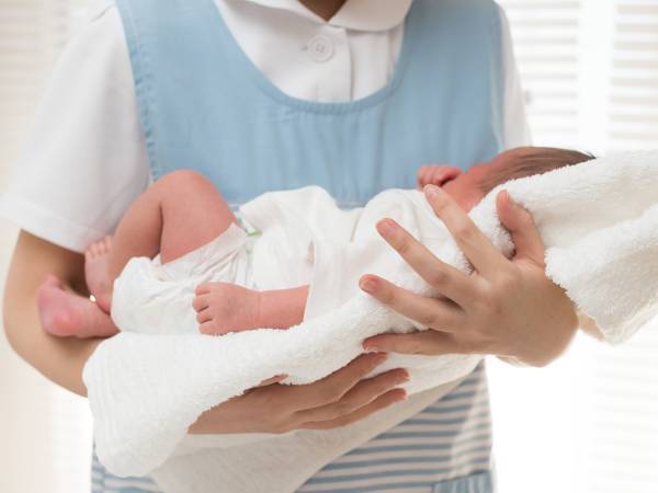 同じ質問を『３回』繰り返す、助産師　その理由に「泣いた」「心に沁みる」