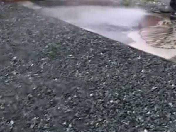 父親が掃除中、高圧洗浄機で描いていたものに「何者なんだ」「隠れた才能」