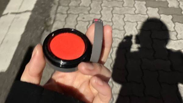 リップを塗ろうとポケットから出したら？　１枚の写真に、１４万『いいね』