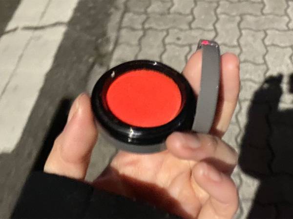 リップを塗ろうとポケットから出したら？　１枚の写真に、１４万『いいね』