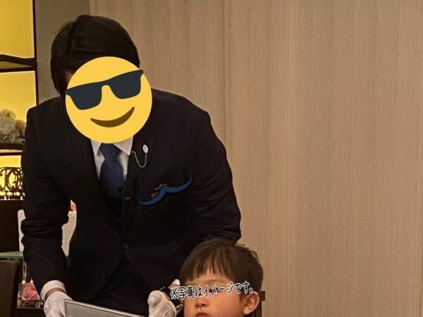 結婚式での１枚に反響！　１歳息子の姿が「貫禄ありすぎッ」