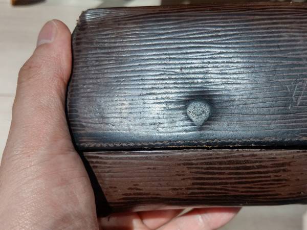 ヴィトンの財布をもらった中学生　２０年後の展開に「やばすぎる」「五度見した」