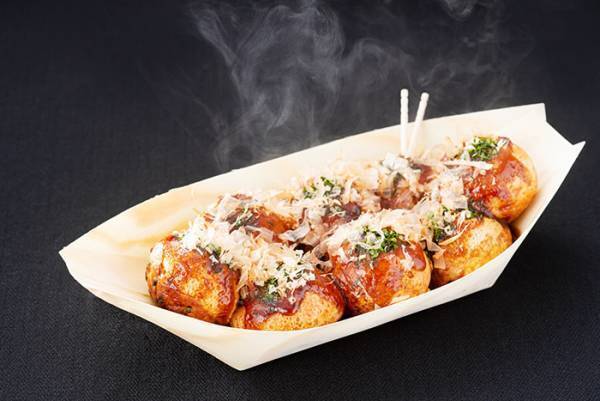 川で舟に乗っていたのは、まさかの…　写真に「目が飛び出る」「吹き出した」