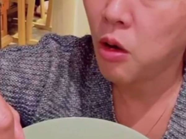 母親とのLINE通話中にクスッ！　起きたハプニングに「面白すぎて反則」