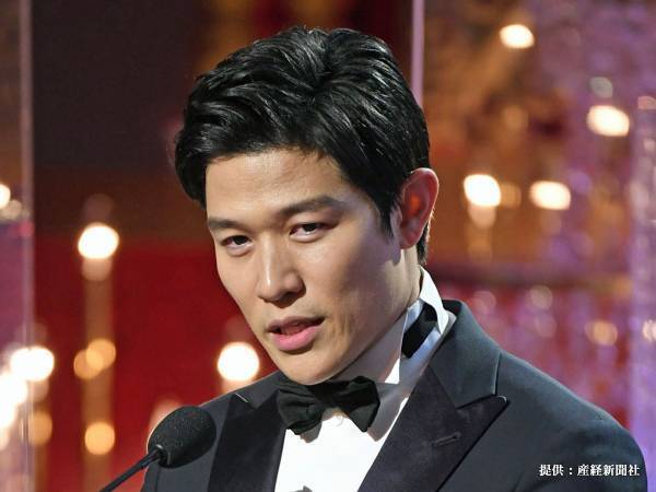 鈴木亮平が公開した写真が？　「これは泣いちゃう」「感動した」