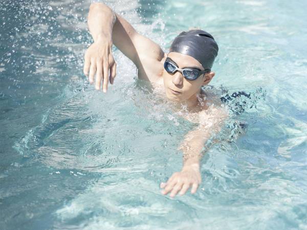 ８０歳で水泳を始めた理由に「めちゃくちゃ笑った」