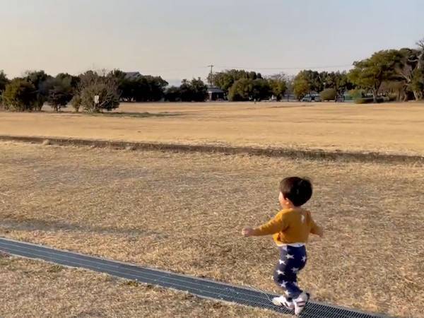 「目頭が熱くなった」　小走りする幼い息子　結末に、心動かされる