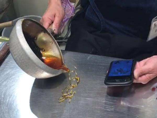 べっこう飴の職人に「ドラゴンとかできますか？」　完成品を見ると…