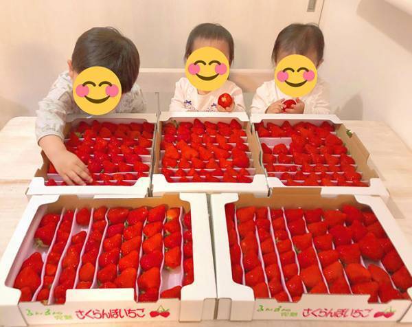 幼い子供たちの前に置かれているのは？　ホワイトデーのお返しに、驚愕！