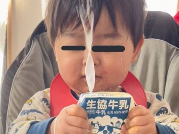 ストローを外した、１歳の息子　決定的瞬間に「爆笑」「やりたくなるよね～」