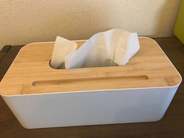３COINSの『バンブー ティッシュボックス』はオシャレ！しかもスマホスタンドとしても使える優れもの