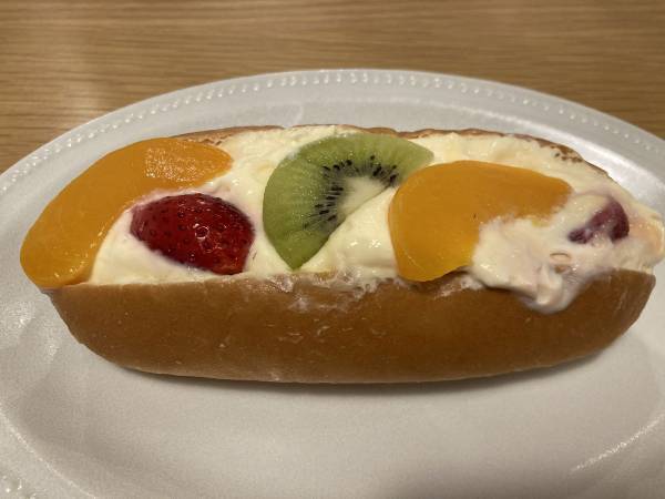 フルーツとクリームがたっぷりすぎてやばい！八天堂×ローソンスイーツは絶対食べて