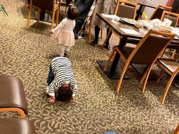 「笑った」「心が和む」　はとこに会った幼い兄弟　挨拶の仕方が、斜め上