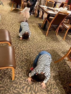 「笑った」「心が和む」　はとこに会った幼い兄弟　挨拶の仕方が、斜め上