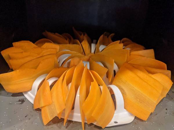 ダイソーで買った『ある商品』　電子レンジで野菜を加熱すると、簡単に…！？