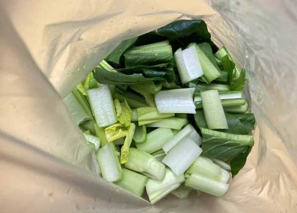 自炊で使いやすい小松菜　便利な保存方法に「知らなかった」