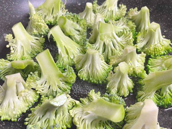 ブロッコリーの調理方法に大反響　「なんてことを…！」「何十倍もおいしくてペロリ」