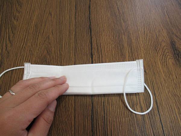 大人用のマスクを子供用のマスクに変身させるたった１０秒の技