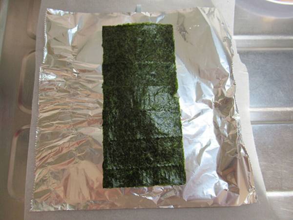 パリパリの海苔が好き！コンビニ風おにぎりの包み方を自宅で再現