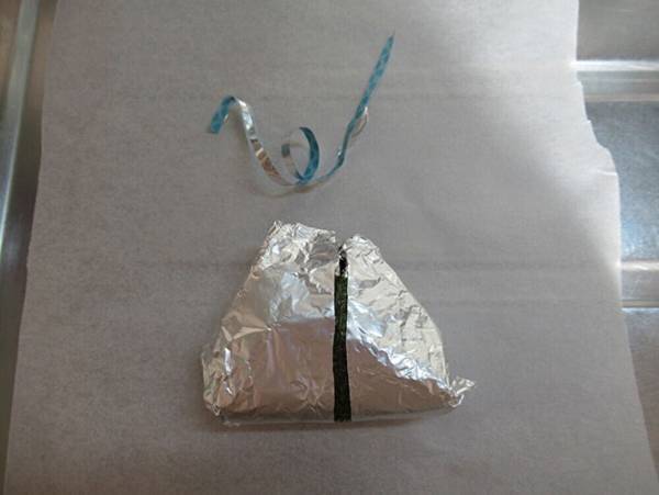 パリパリの海苔が好き！コンビニ風おにぎりの包み方を自宅で再現