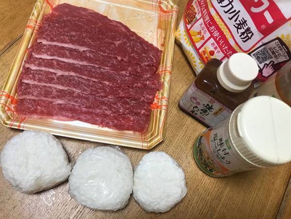 解凍せずに作れる！冷凍ごはんを使った『肉巻きおにぎり』の作り方