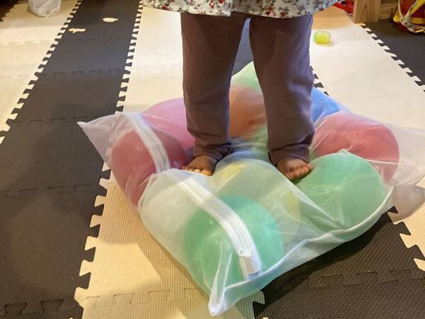 ２００円で手作りトランポリン！おうち時間を楽しもう