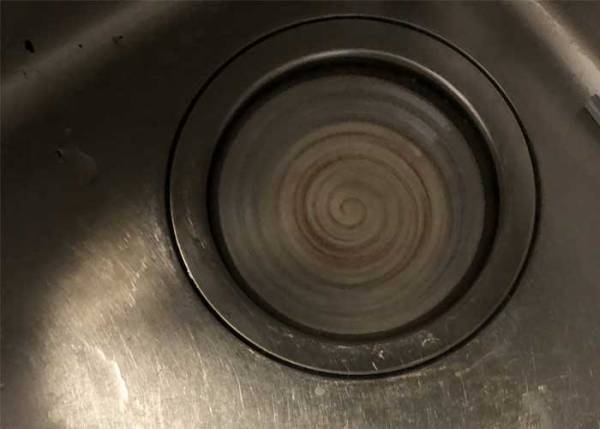 台所の排水口を塞ぎ、２日にわたり使えなくした正体に「気を付けたい…」