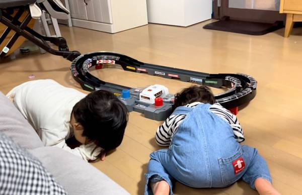 仲良く遊んでいた兄弟が？　１枚の写真に、癒される人が続出