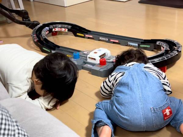 仲良く遊んでいた兄弟が？　１枚の写真に、癒される人が続出