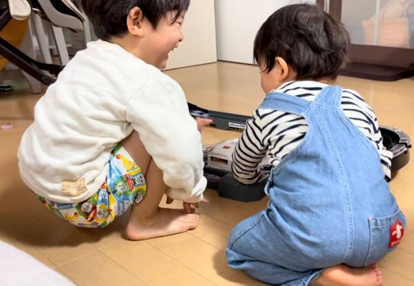 仲良く遊んでいた兄弟が？　１枚の写真に、癒される人が続出