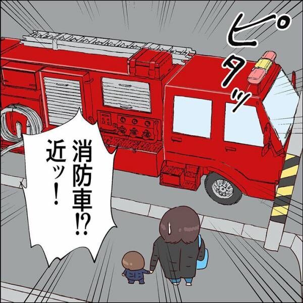 目の前に現れた消防車に大興奮する息子　ずっと眺めていると、消防士が？