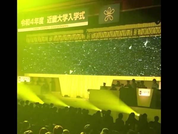 「大学の入学式に謎の儀式があった」　その理由に「めっちゃ笑った」「これいいな」